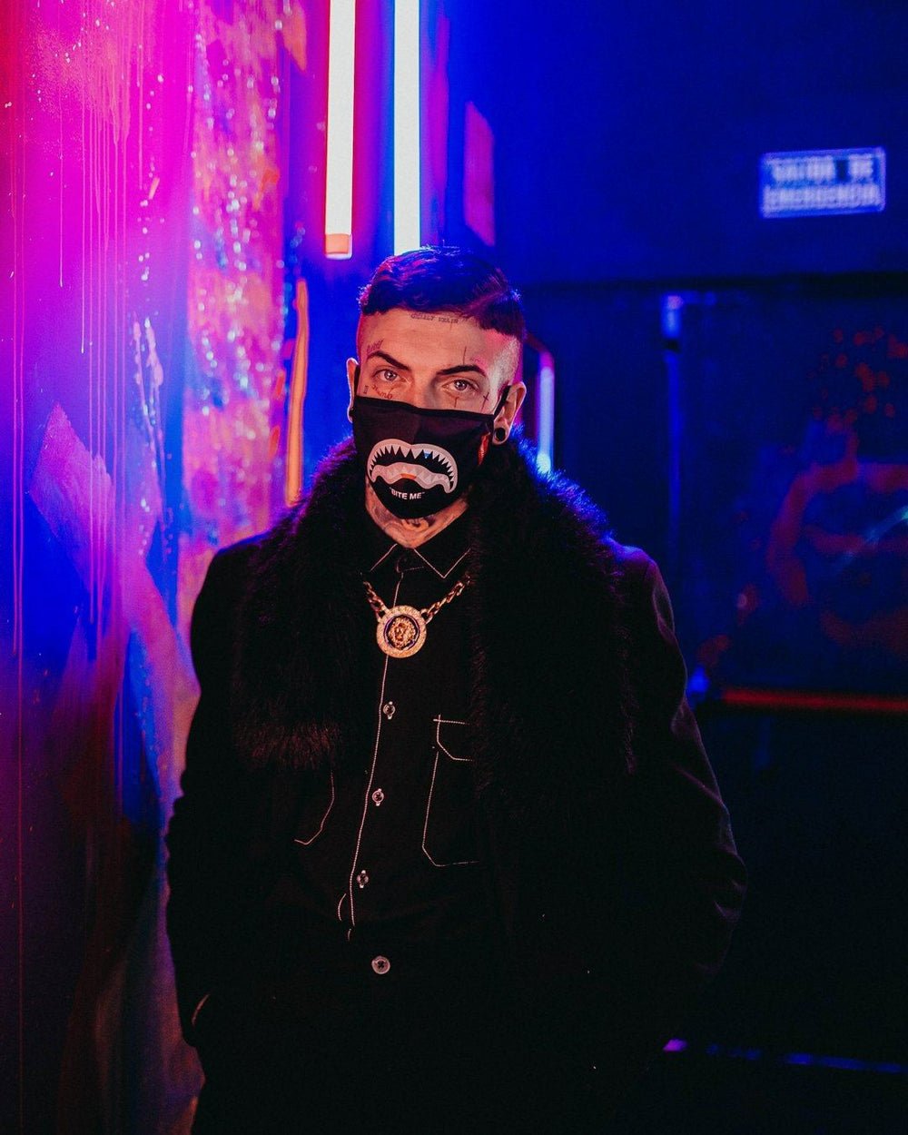 BITE ME SHARK (BLK) POLYESTER FACE MASK | Sprayground Limited Offer
