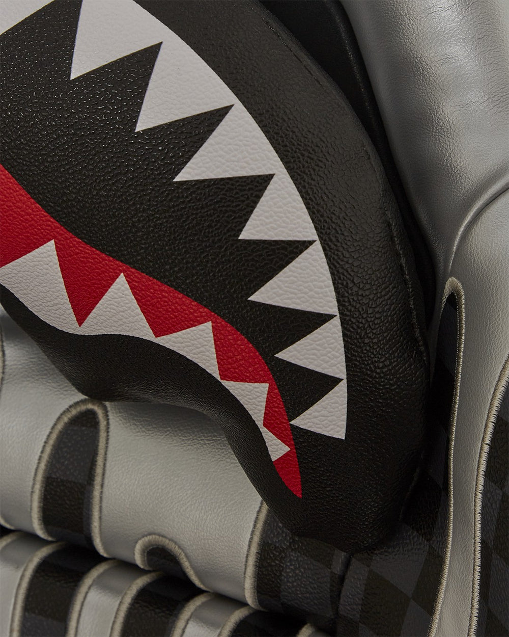 GHOST DRIP SHARK CHAIR | Sprayground Limited Offer