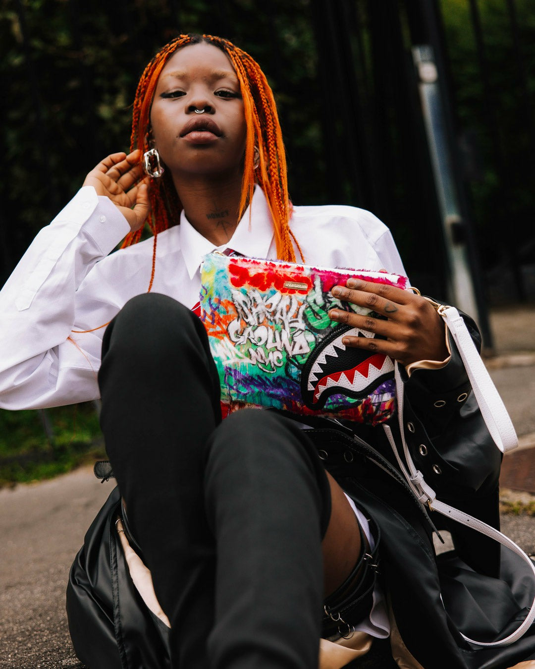 LE MONDE DES GRAFFITIS CROSSOVER CLUTCH | Sprayground On Sale