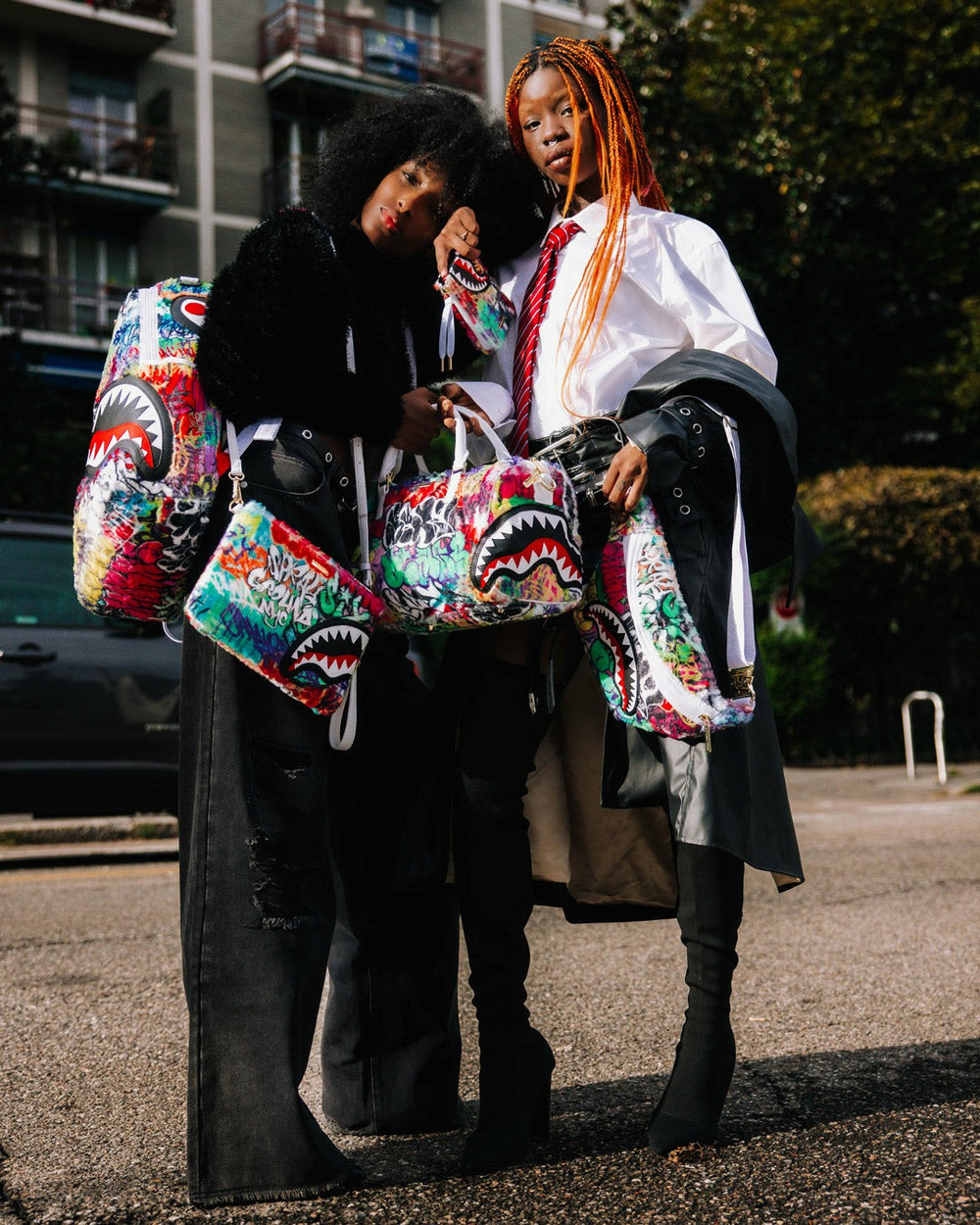 LE MONDE DES GRAFFITIS CROSSOVER CLUTCH | Sprayground On Sale