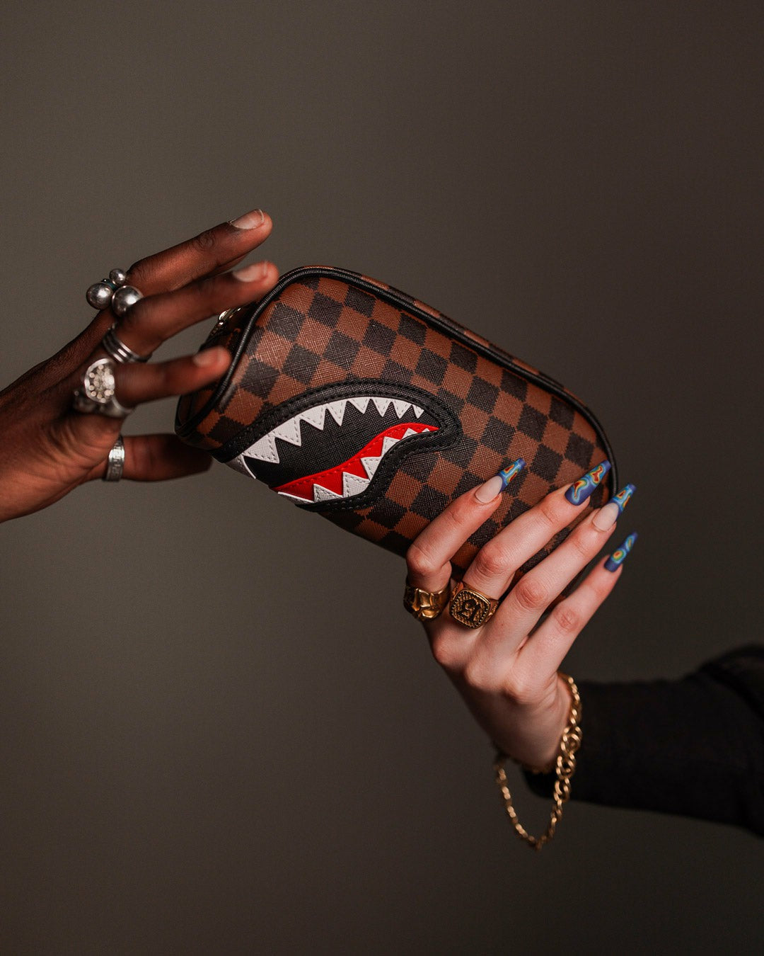 SAWTOOTH SHARKS IN PARIS POUCH | Sprayground Exclusive Deal