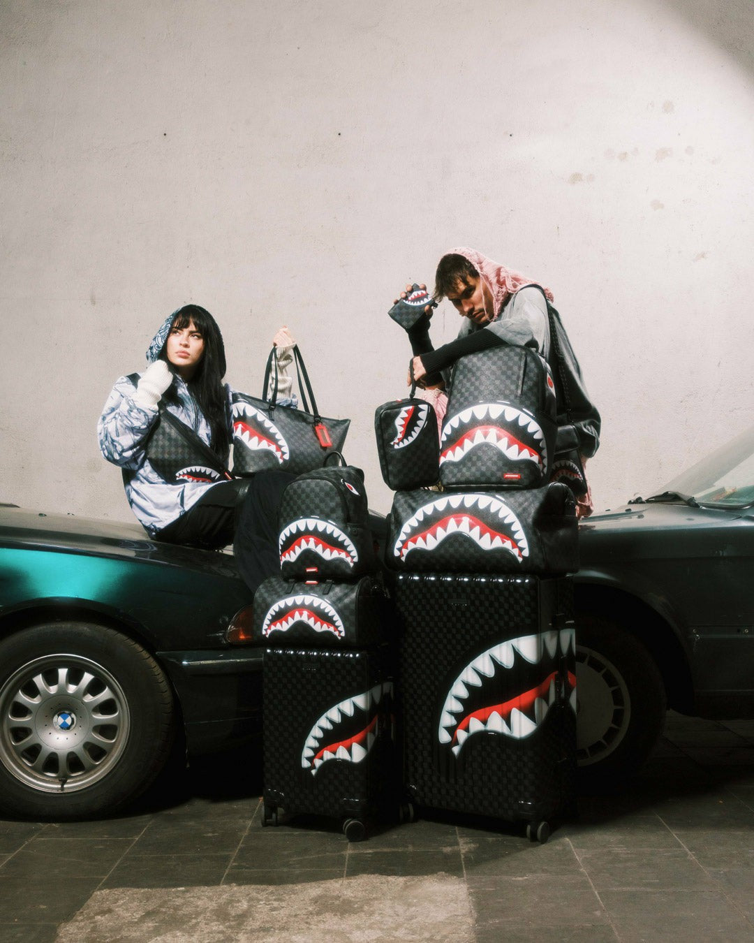 SHARKS IN PARIS HYPER PUFF TOILETRY BRICK | Sprayground Savings