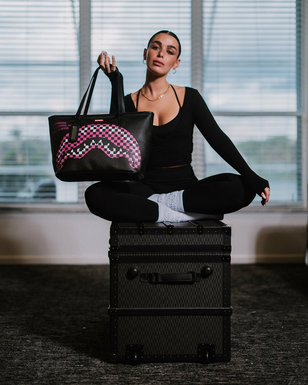 SHARK CENTRAL MIDTOWN TOTE | Sprayground Exclusive Deal
