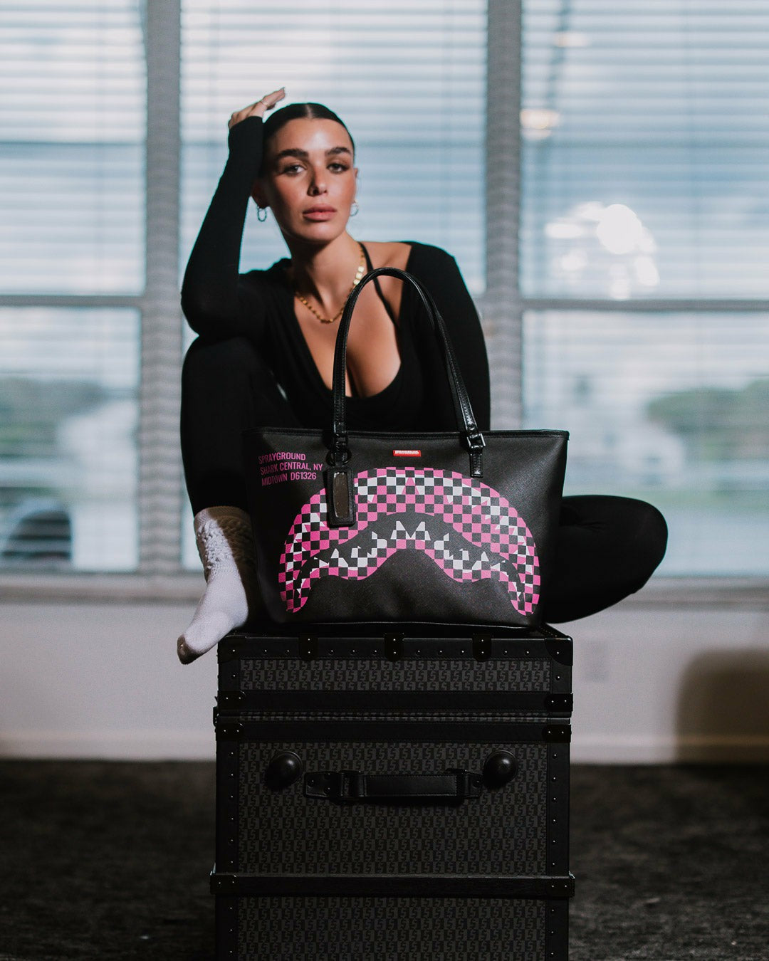 SHARK CENTRAL MIDTOWN TOTE | Sprayground Exclusive Deal