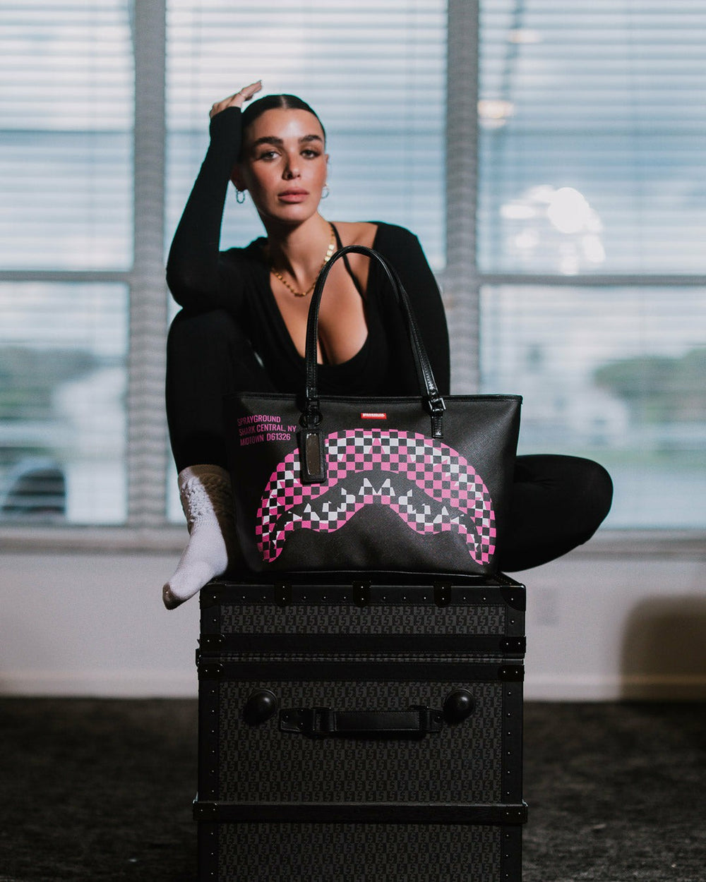 SHARK CENTRAL MIDTOWN TOTE | Sprayground Exclusive Deal