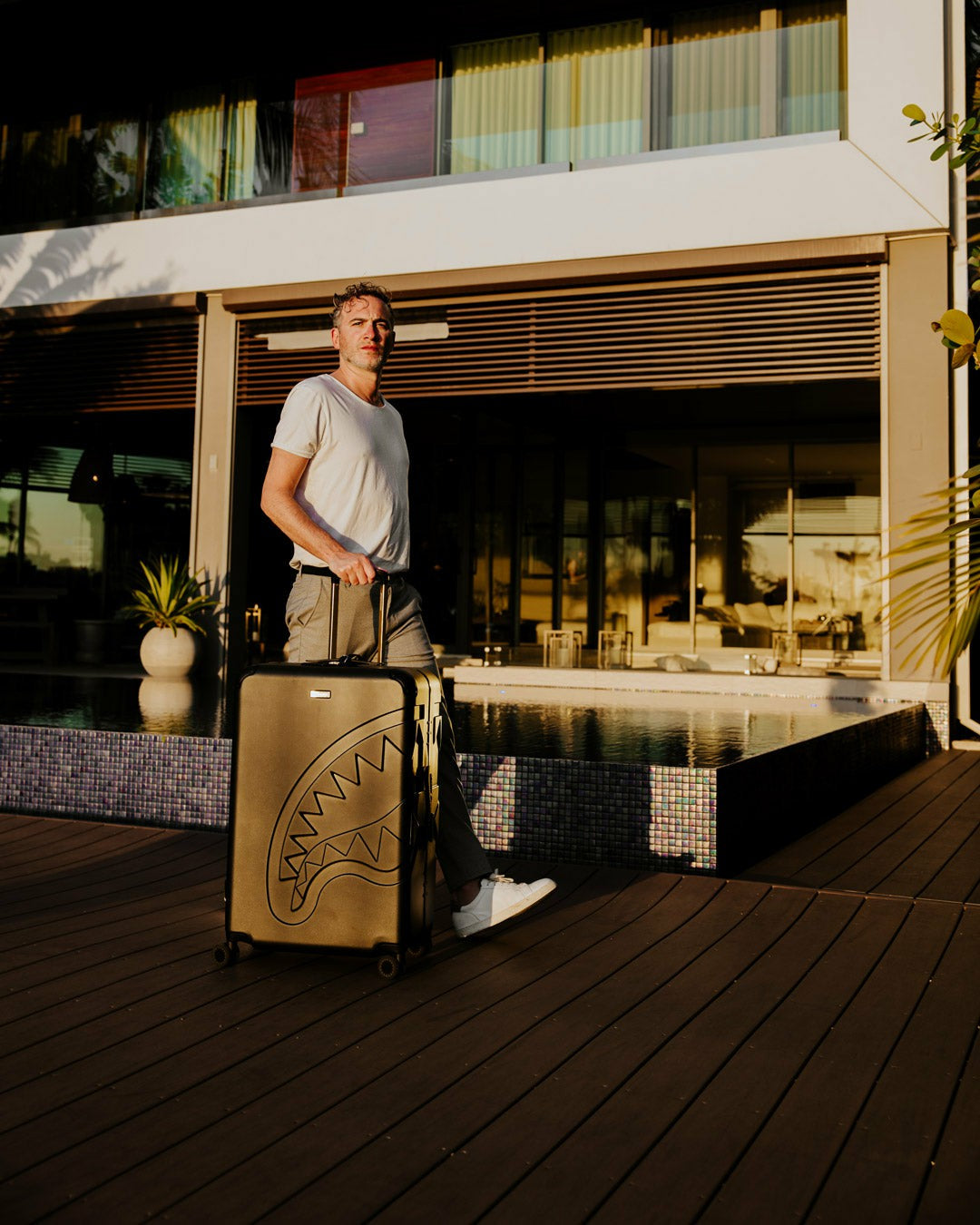 REALITY CHECK SHARKITECTURE FULL-SIZE JETBLACK LUGGAGE (GOLD HARDWARE) | Sprayground Hot Deal