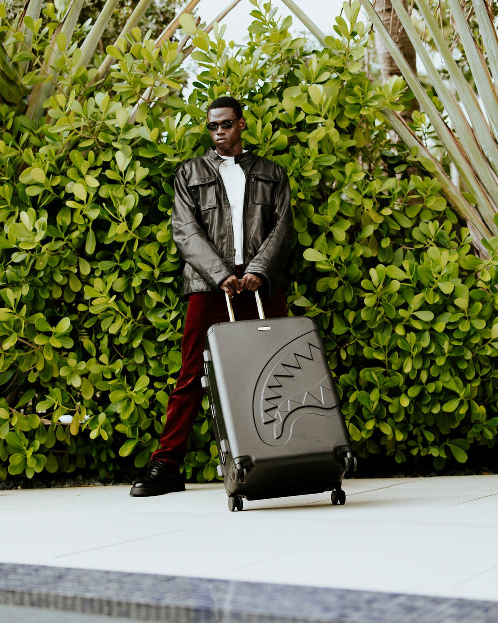 REALITY CHECK SHARKITECTURE FULL-SIZE JETBLACK LUGGAGE (GOLD HARDWARE) | Sprayground Hot Deal