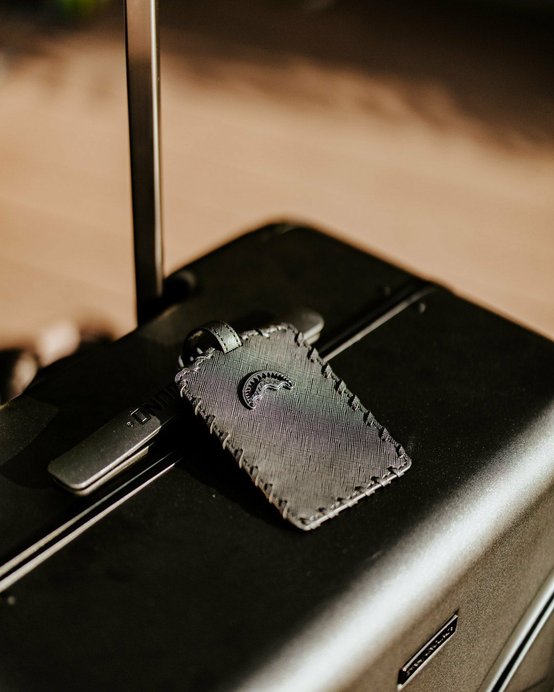 REALITY CHECK SHARKITECTURE FULL-SIZE JETBLACK LUGGAGE (GUNMETAL HARDW | Sprayground Limited Offer