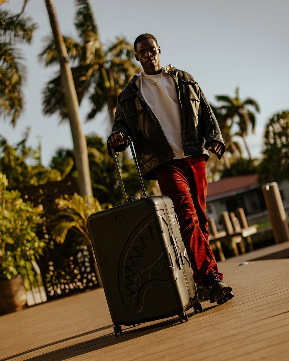 REALITY CHECK SHARKITECTURE FULL-SIZE JETBLACK LUGGAGE (GUNMETAL HARDW | Sprayground Limited Offer