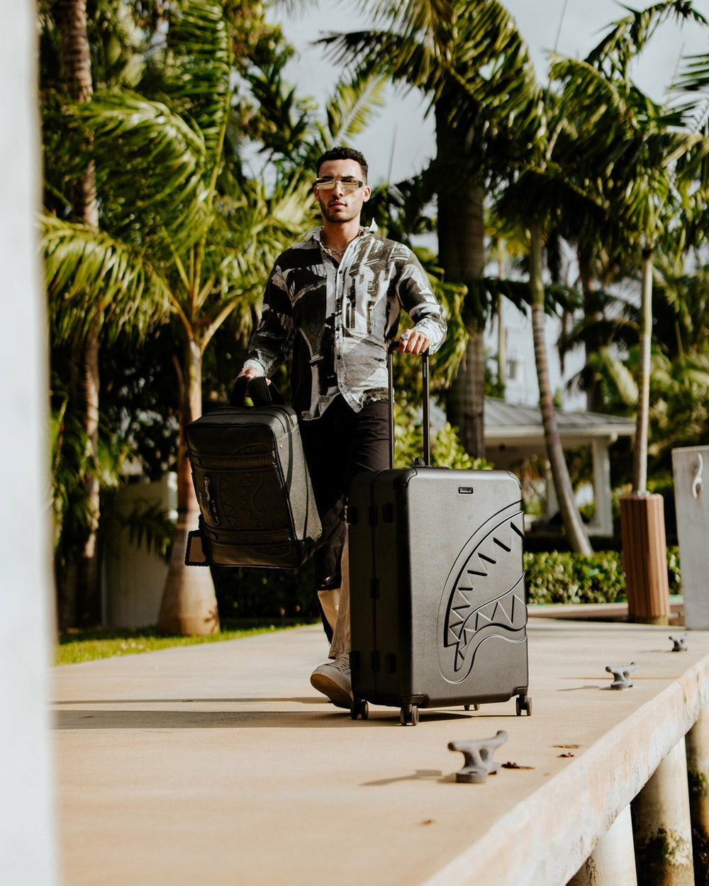 REALITY CHECK SHARKITECTURE FULL-SIZE JETBLACK LUGGAGE (GUNMETAL HARDW | Sprayground Limited Offer