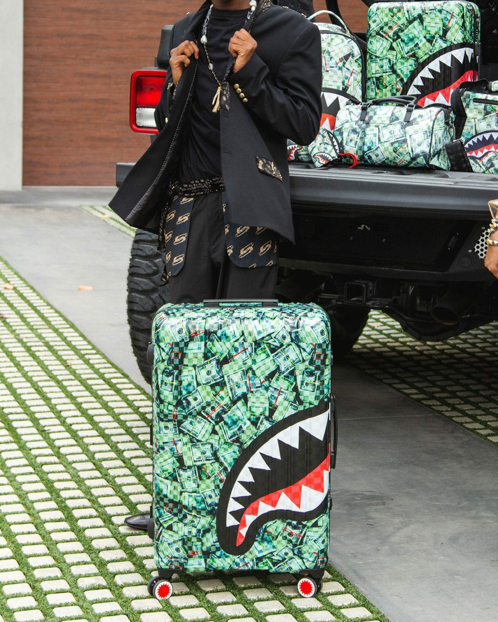 MAMA I MADE IT SHARKITECTURE HARDSHELL FULL-SIZE LUGGAGE | Sprayground Exclusive Deal