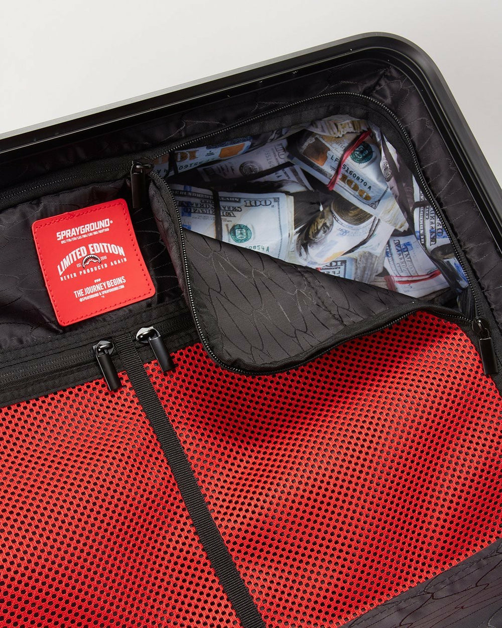 3AM SHARKNAUTICS 29.5” FULL-SIZE LUGGAGE | Sprayground On Sale