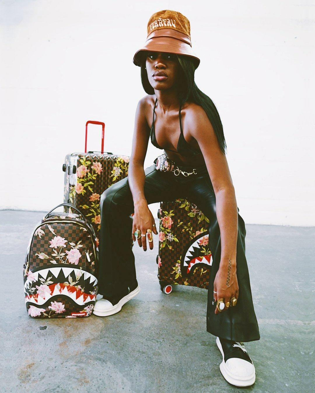 SHARKFLOWER 29.5” FULL-SIZE SHARKNAUTICS LUGGAGE | Sprayground Sale