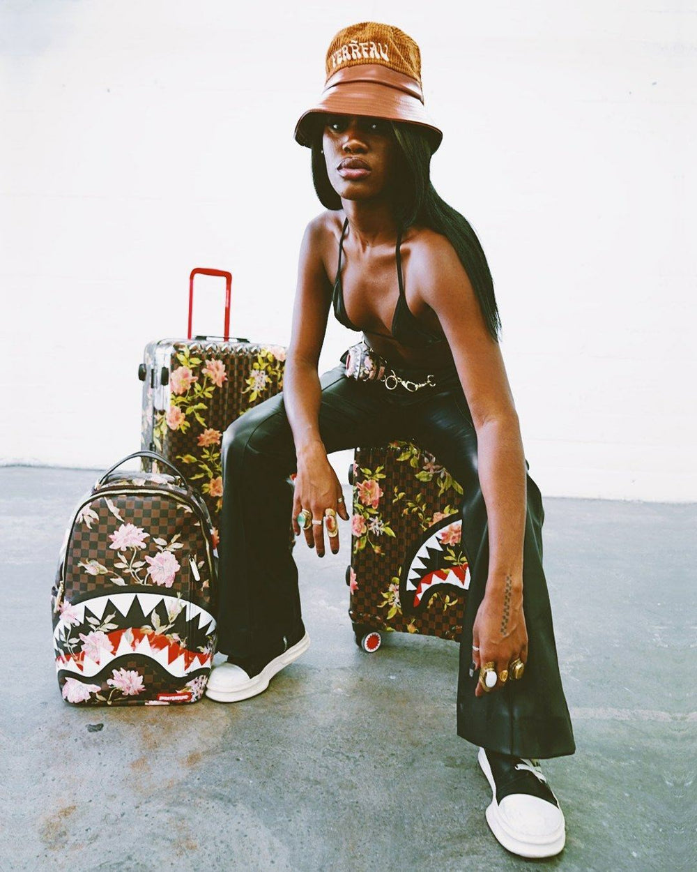 SHARKFLOWER 29.5” FULL-SIZE SHARKNAUTICS LUGGAGE | Sprayground Sale