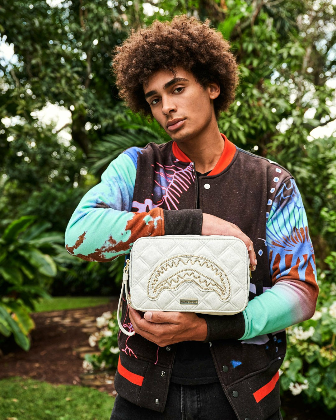 RIVIERA LE BLANC GOLD CHAIN SHARK TOILETRY BAG | Sprayground Savings
