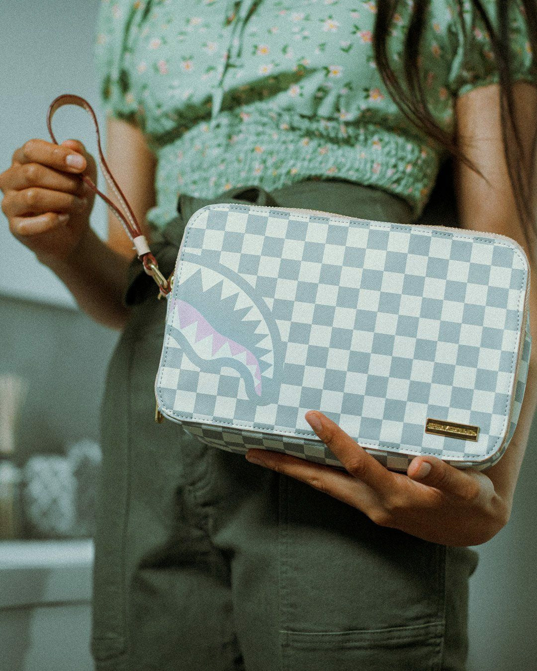 ROSE ALL DAY LA PALAIS TOILETRY BAG | Sprayground Savings