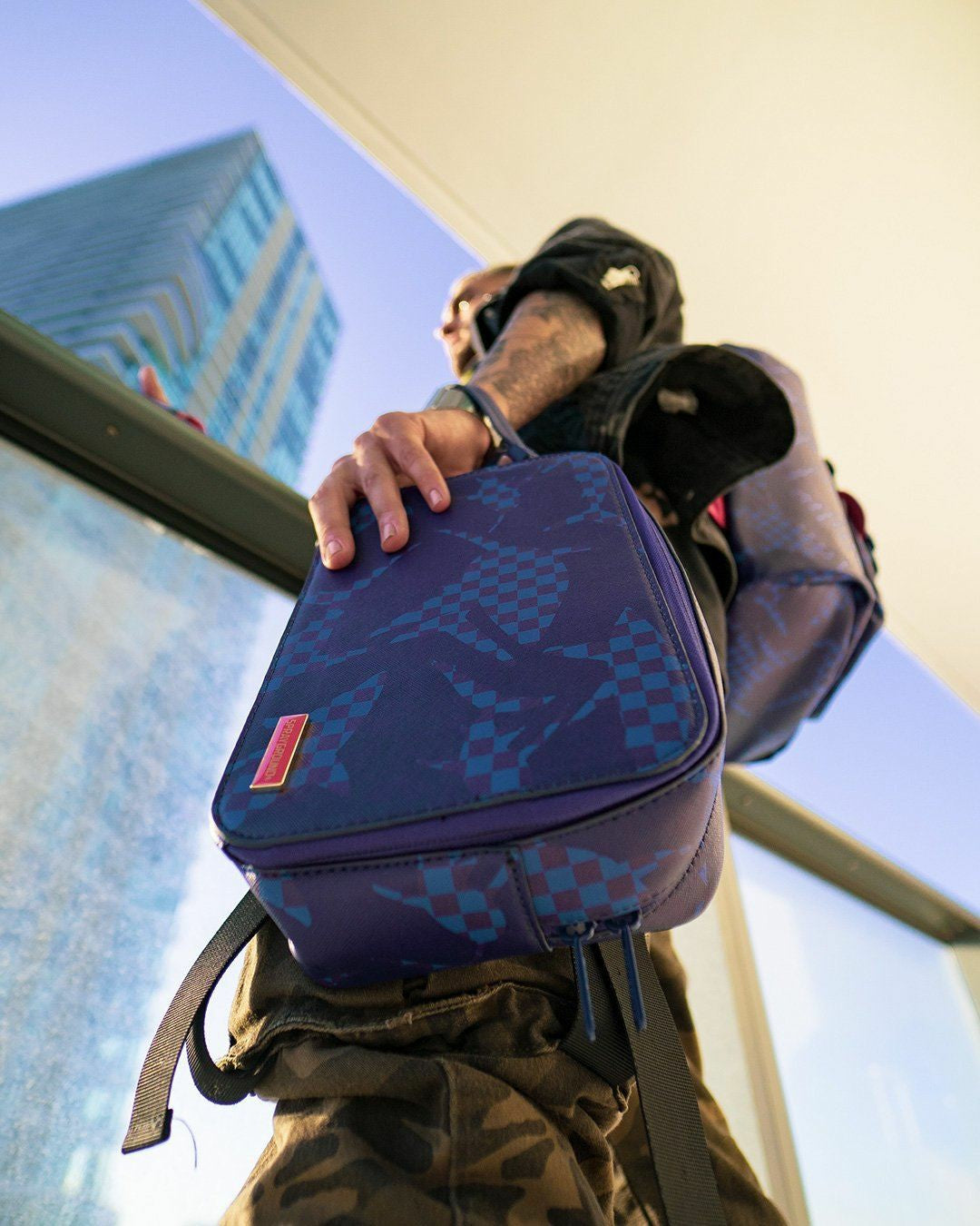 SHARK CHECK (BLUE) TOILETRY | Sprayground Outlets