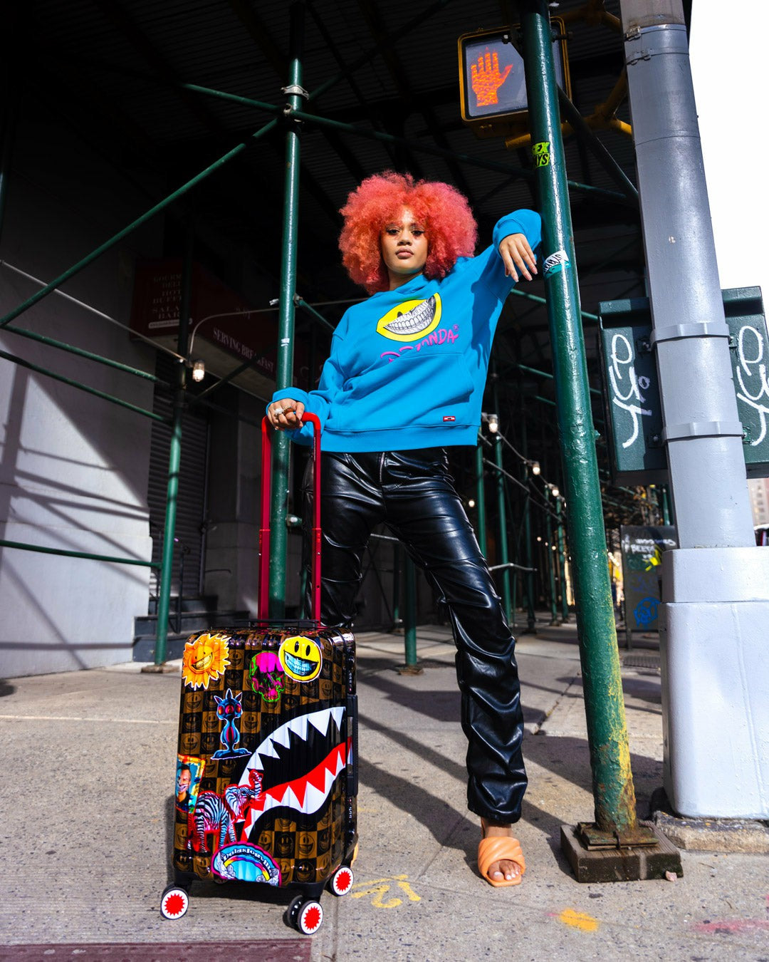 GLOBAL MOGUL POPAGANDA RON ENGLISH EDITION HARDSHELL CARRY-ON LUGGAGE | Sprayground On Sale