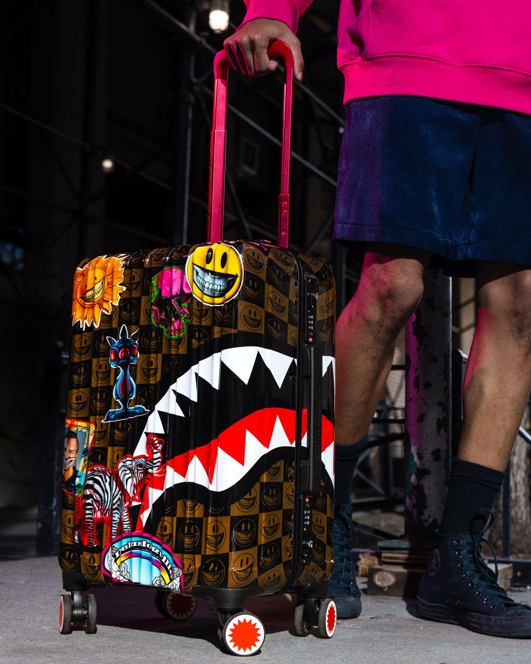 GLOBAL MOGUL POPAGANDA RON ENGLISH EDITION HARDSHELL CARRY-ON LUGGAGE | Sprayground On Sale