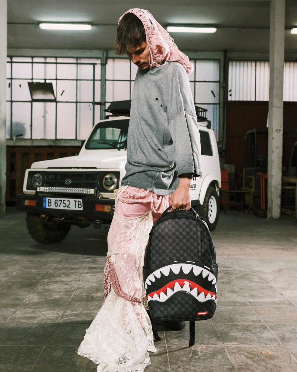 SHARKS IN PARIS HYPER PUFF BACKPACK | Sprayground Outlets