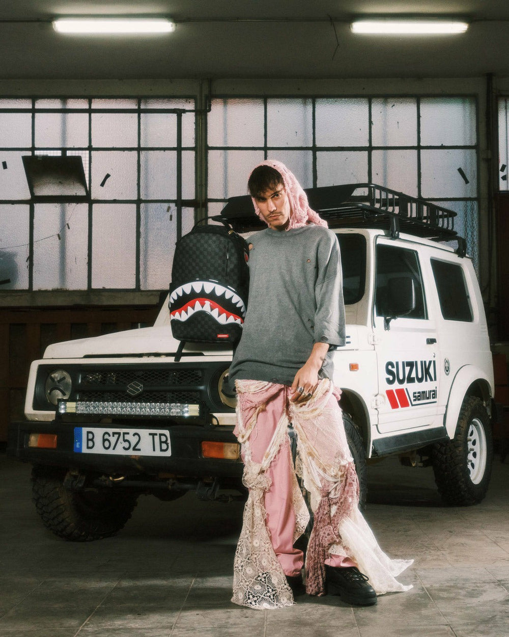 SHARKS IN PARIS HYPER PUFF BACKPACK | Sprayground Outlets