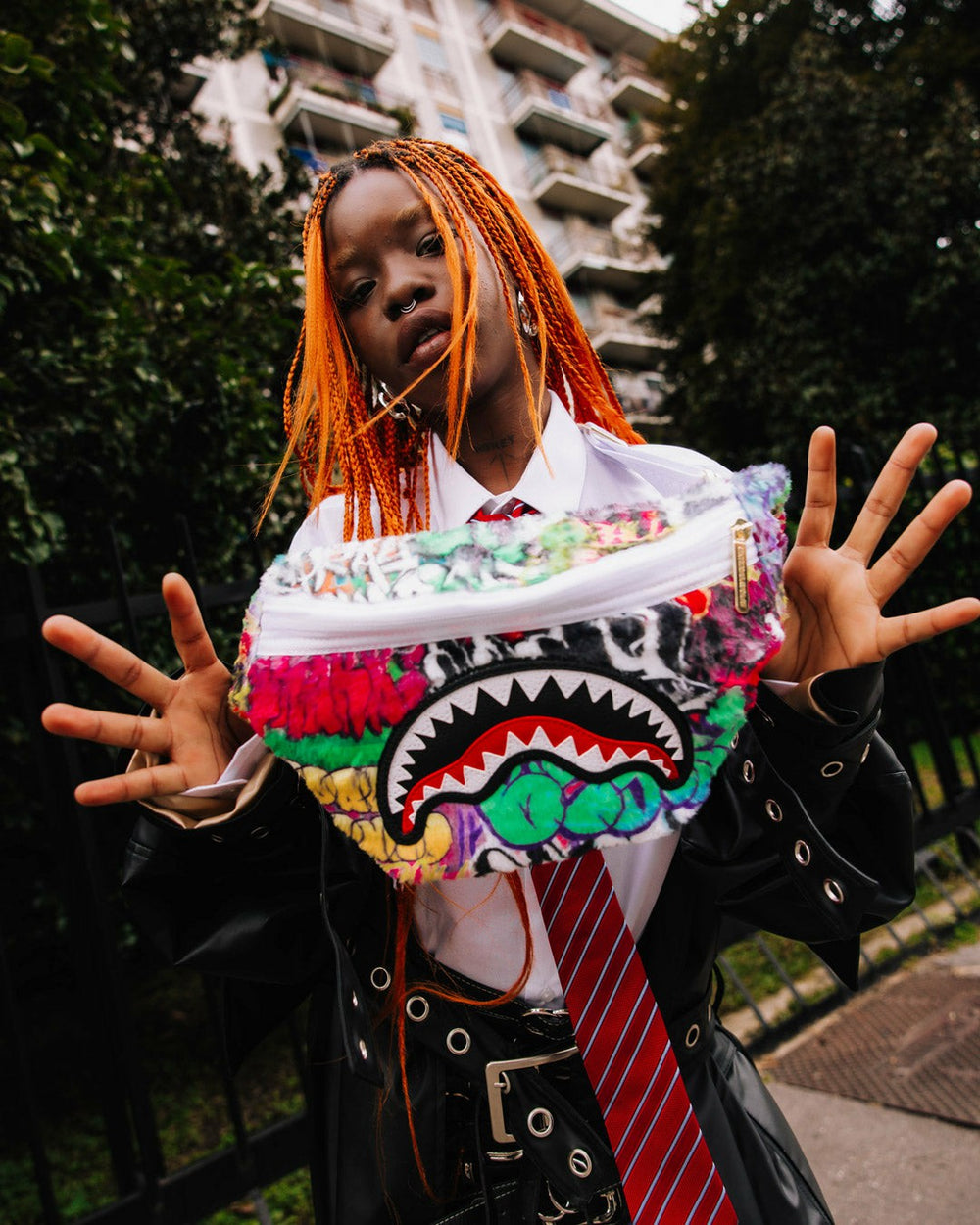 LE MONDE DES GRAFFITIS SAVVY CROSSBODY | Sprayground Special Offer