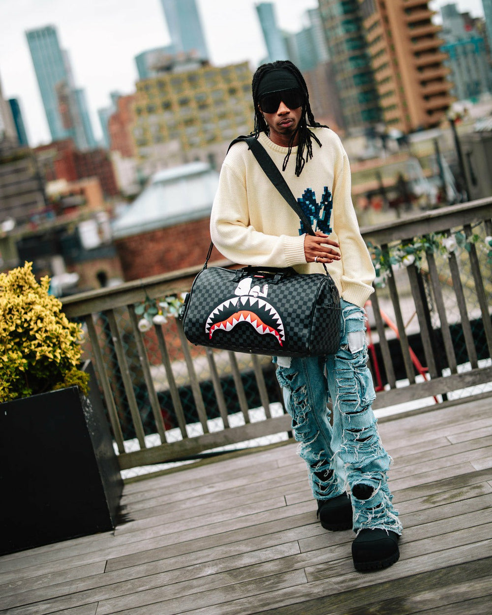 SNOOPY DAY OFF DUFFLE | Sprayground Value Deal