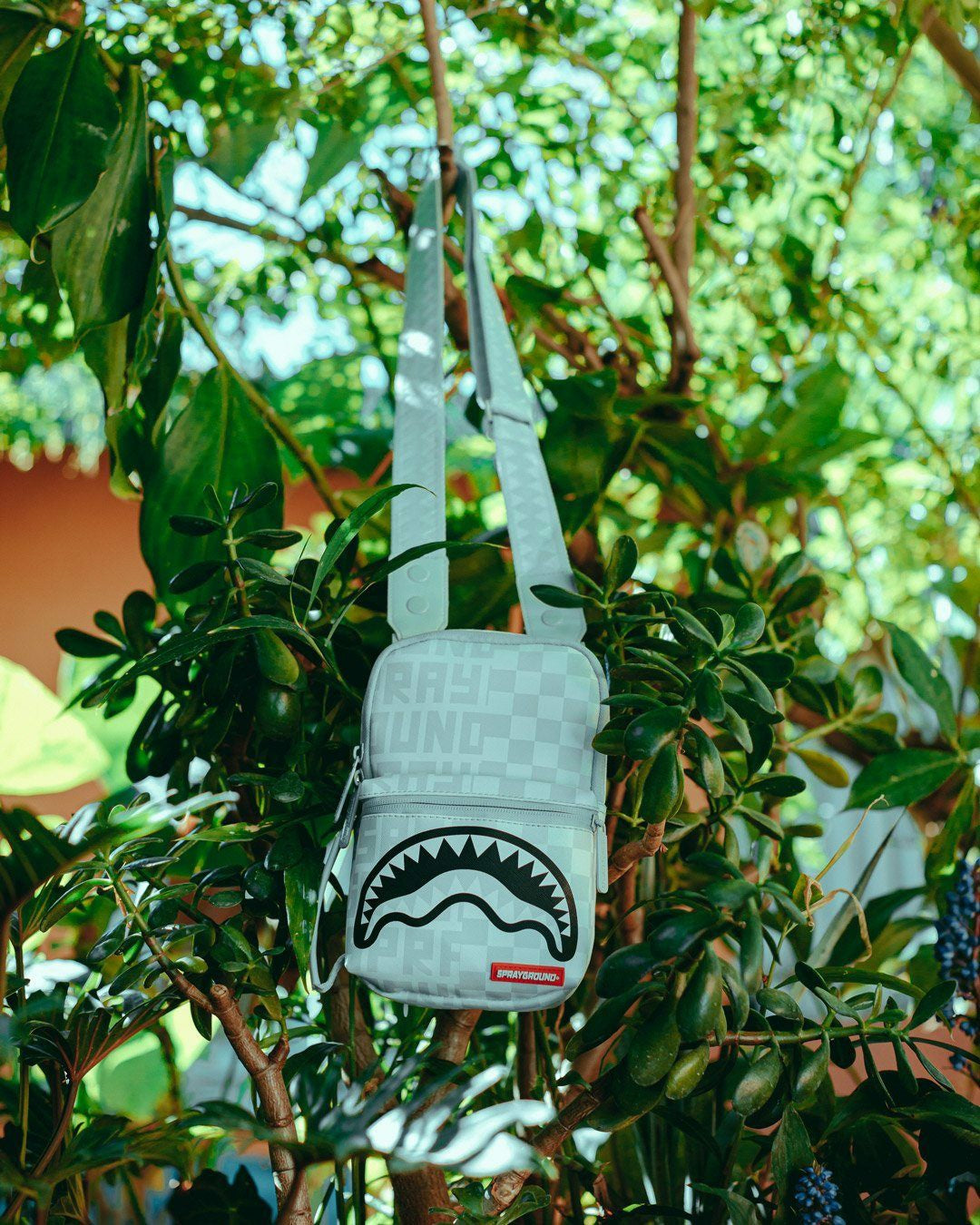 SPLIT THE CHECK (PEARL) SLING | Sprayground On Sale