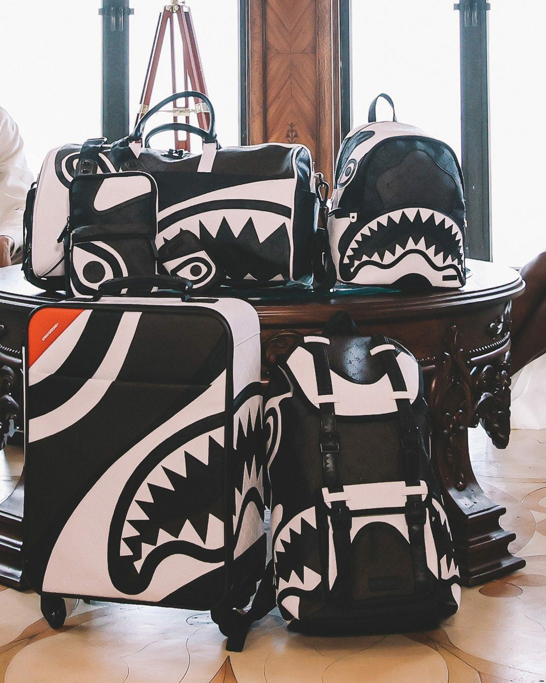 V.V.I.P. SLING | Sprayground Bargain
