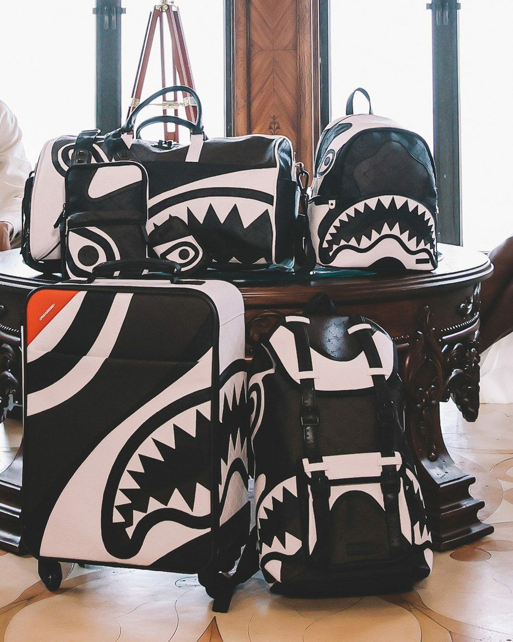 V.V.I.P. SLING | Sprayground Bargain