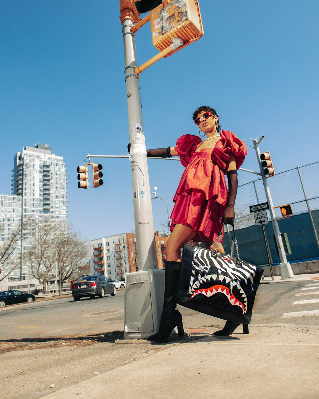 ZE SHARK PREDATOR TOTE | Sprayground Savings