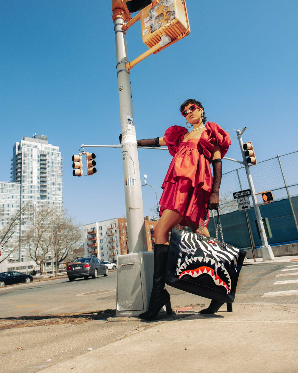 ZE SHARK PREDATOR TOTE | Sprayground Savings
