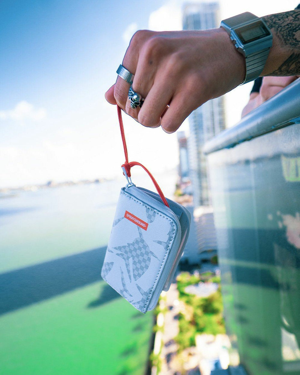 SHARK CHECK (WHITE) WALLET | Sprayground Outlets
