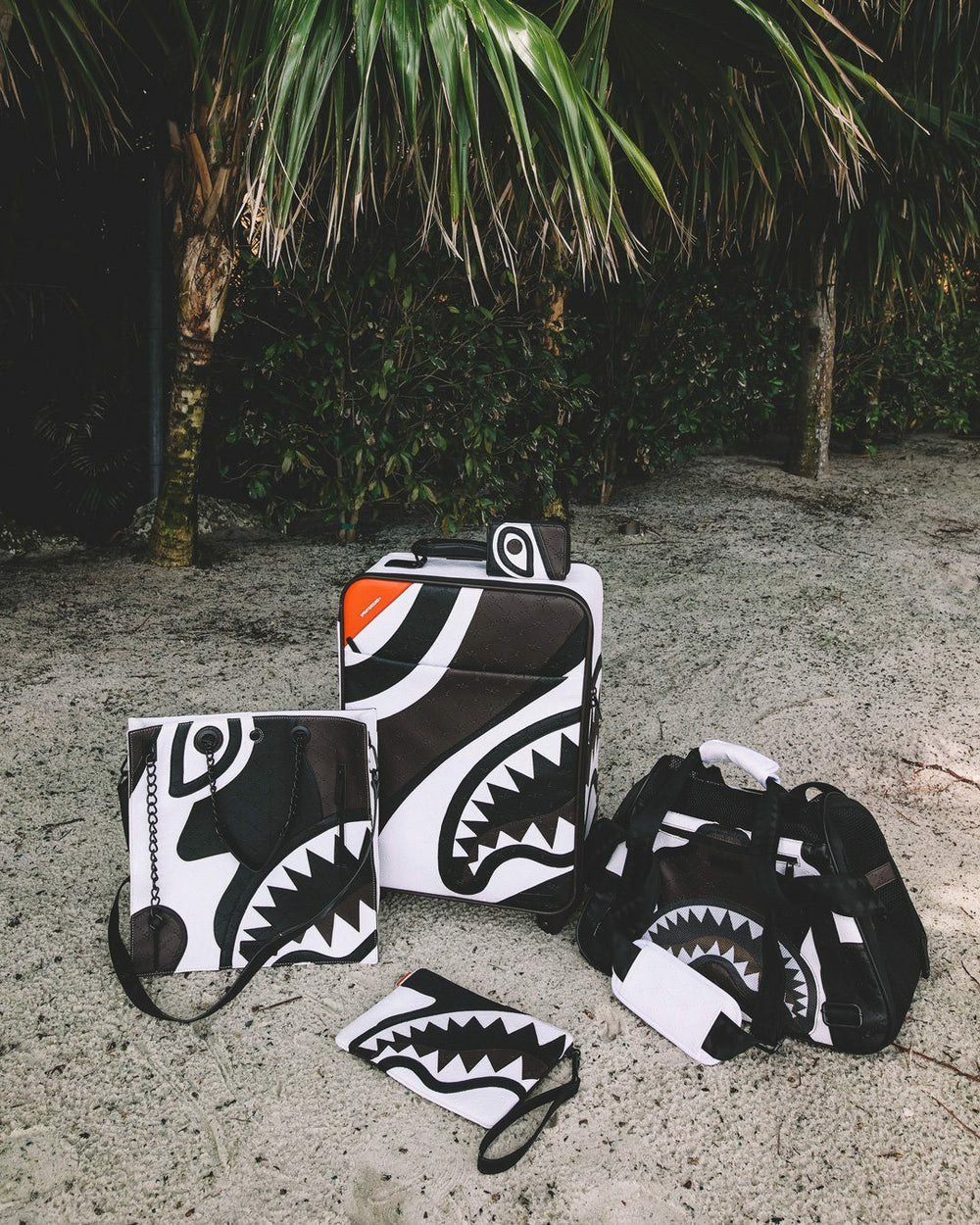 V.V.I.P. CROSSOVER CLUTCH | Sprayground Sale