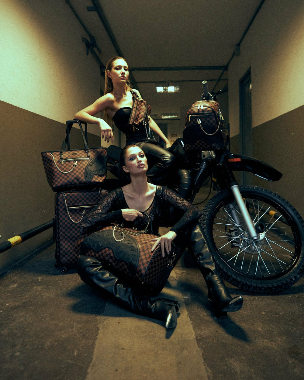 HENNY LOCK SHARKS IN PARIS TOTE | Sprayground Outlets