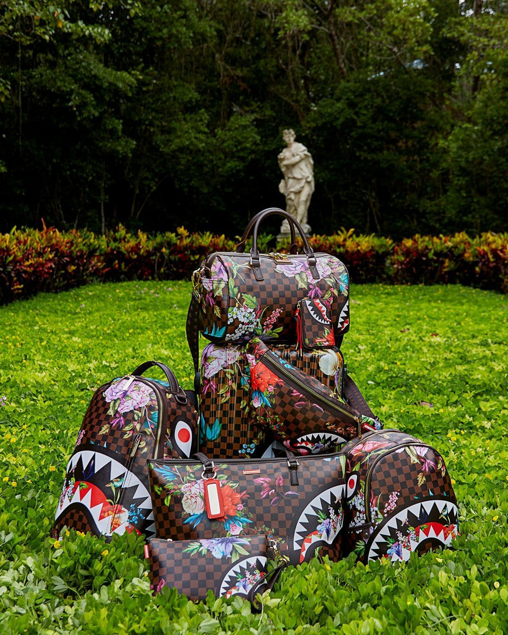 GARDEN OF SHARKS TOTE | Sprayground Exclusive Deal