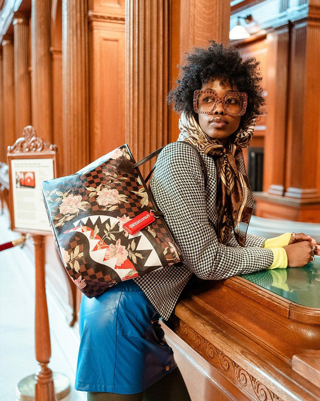 SHARKFLOWER TOTE | Sprayground Special Offer