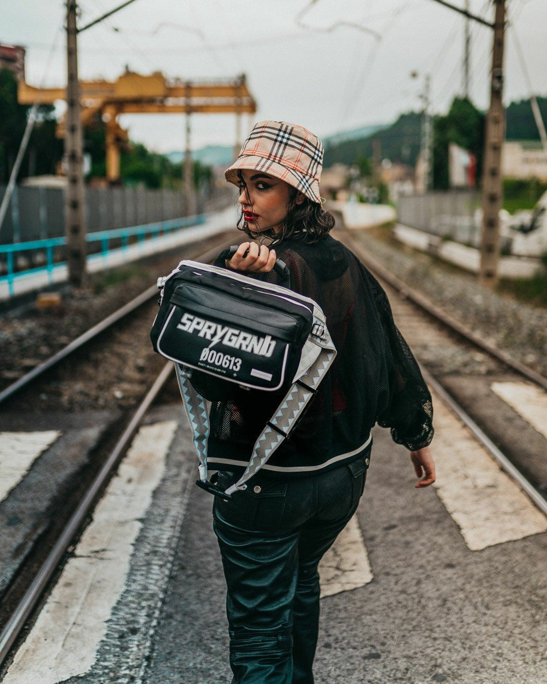 SWERVE CARGO CROSSBODY | Sprayground Savings