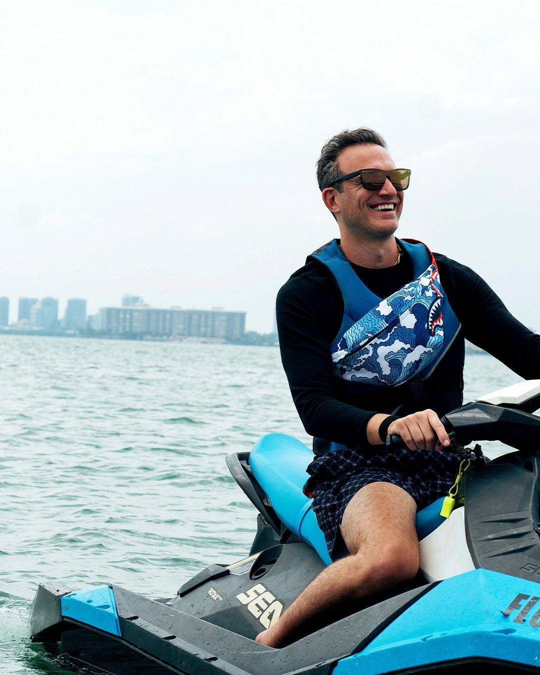 SHARK WAVE SAVVY CROSSBODY | Sprayground Savings