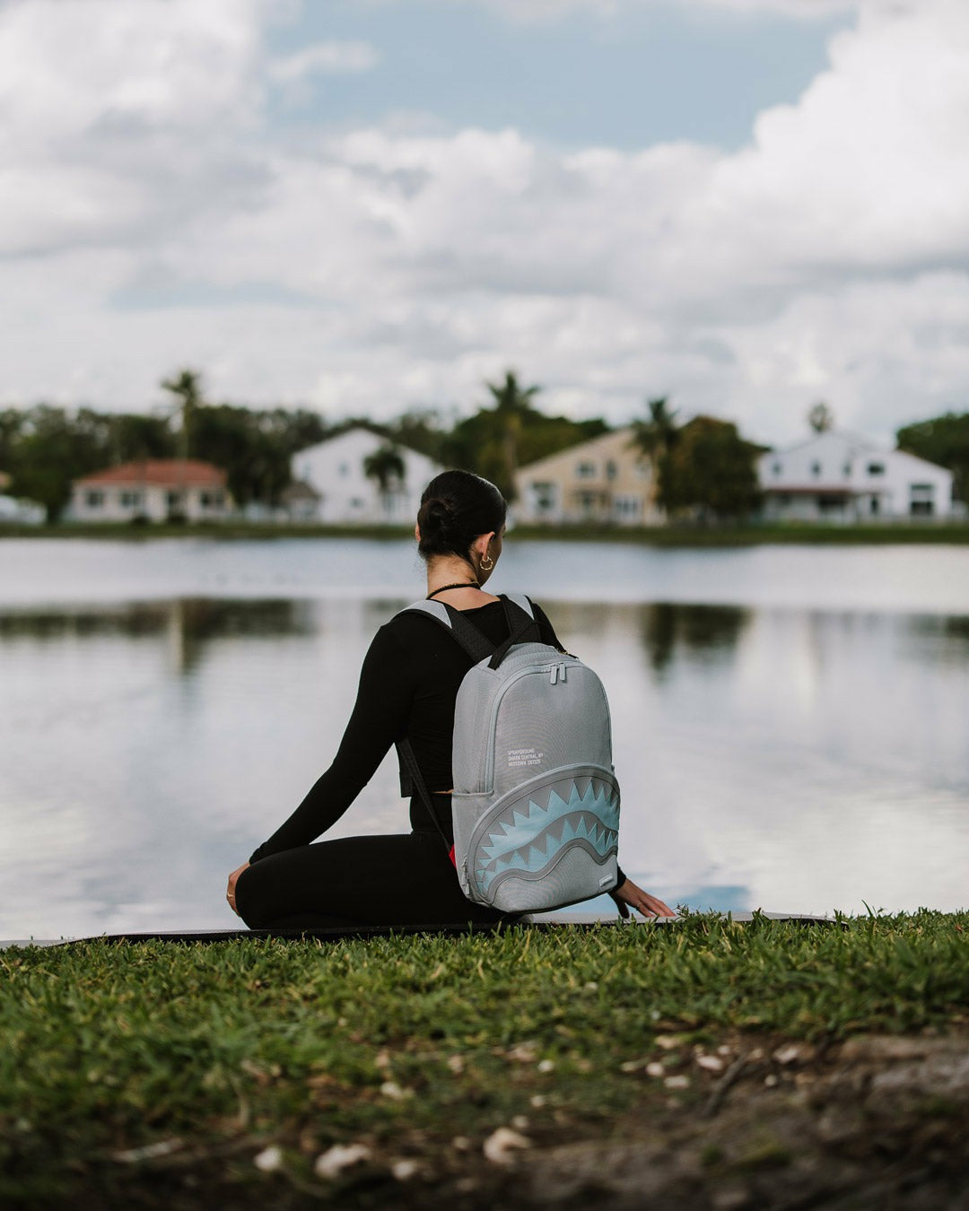 SHARK CENTRAL ICE MESH BACKPACK | Sprayground Value Deal