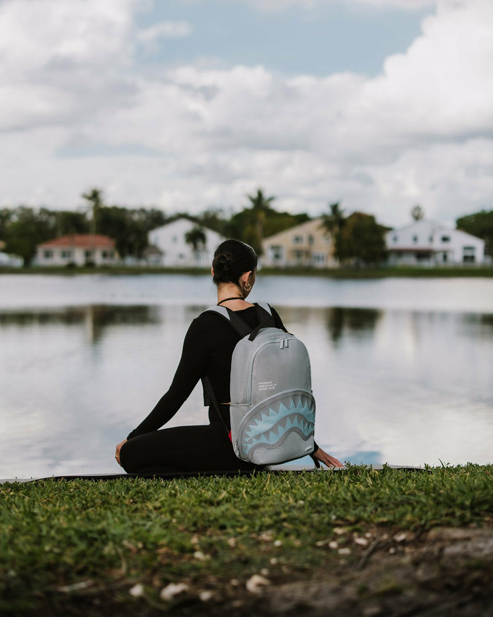 SHARK CENTRAL ICE MESH BACKPACK | Sprayground Value Deal