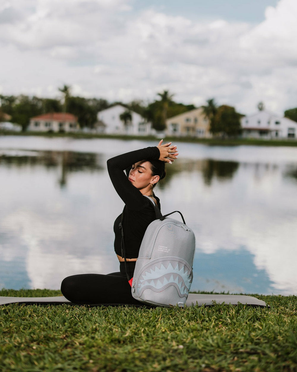 SHARK CENTRAL ICE MESH BACKPACK | Sprayground Value Deal