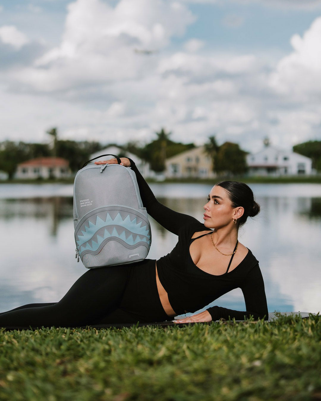 SHARK CENTRAL ICE MESH BACKPACK | Sprayground Value Deal