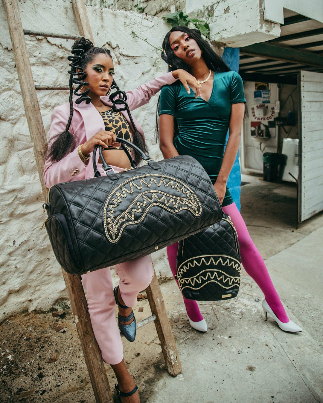 NOIR QUILT GOLD CHAIN SHARK DUFFLE | Sprayground Discounted