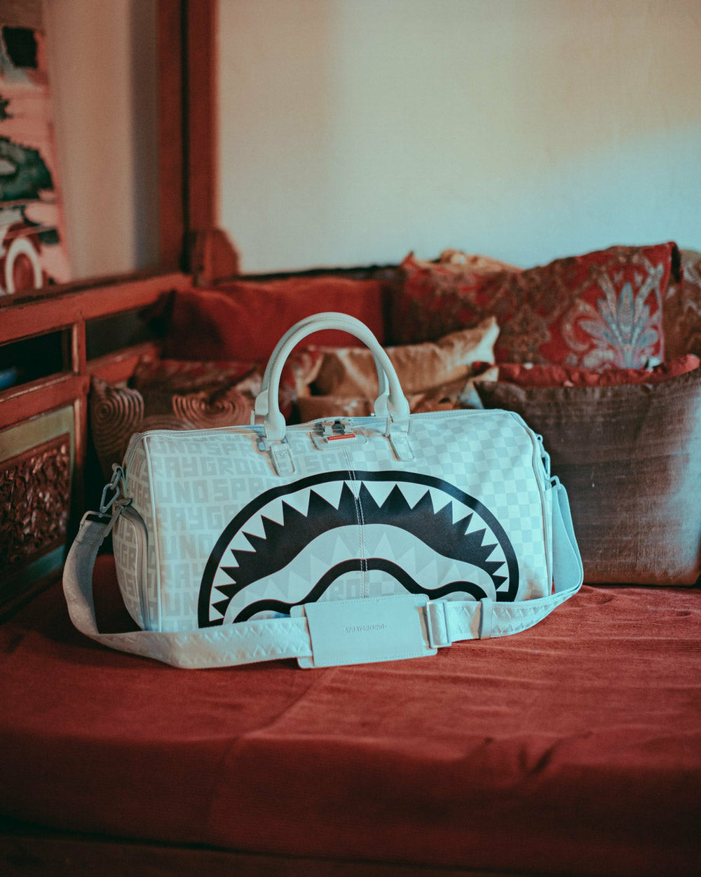 SPLIT THE CHECK (PEARL) DUFFLE | Sprayground Hot Deal