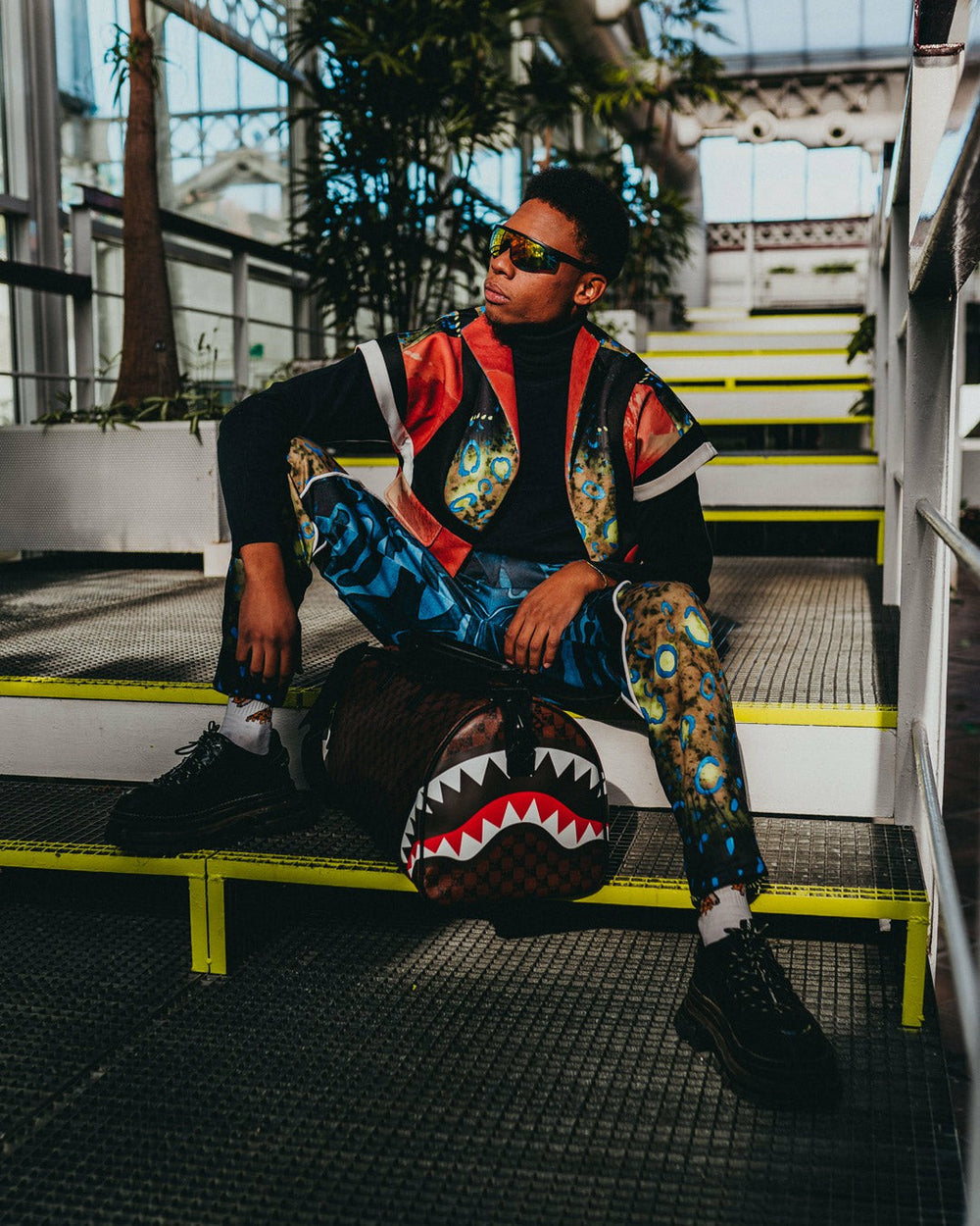 SHARKS AND SKULLS DUFFLE | Sprayground Limited Offer